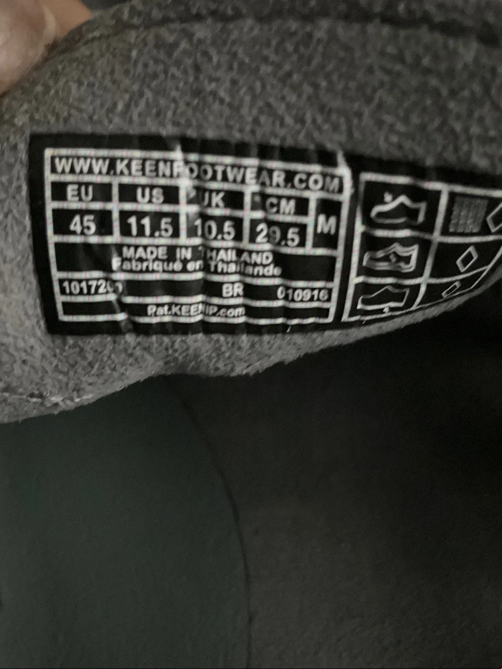 Keen uneek sandals